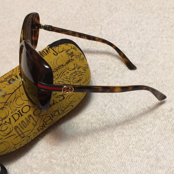 Authentic Gucci Women square shaped - Picture 4 of 8